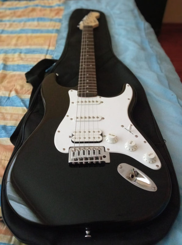 Guitarra Eléctrica Squier Bullet Strat Fender + Accesorios