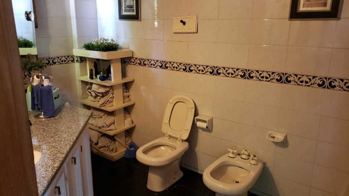 Chalet De Categoría En Muy Buena Ubicación