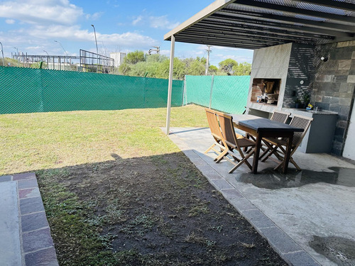 Venta De Casa Valle Escondido Córdoba - Patagonia Village Dos Dormitorios Patio 360 M2 Asador