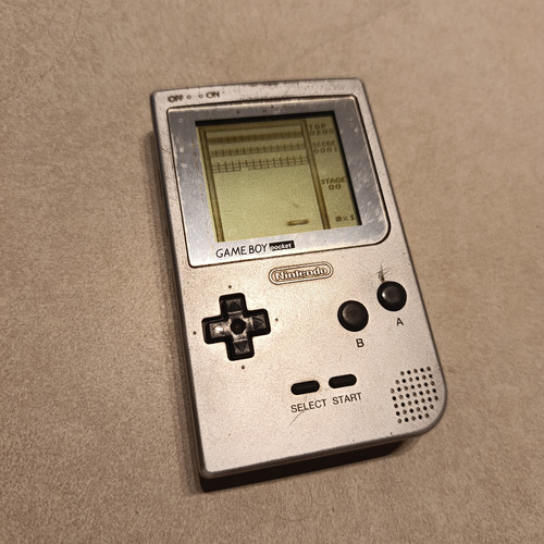 Nintendo Game Boy Pocket Standard Color Silver Con Juego Gris (Usado)