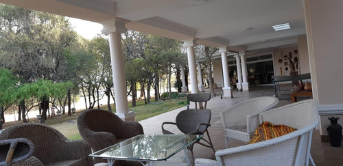 Casa En Venta En Country Lomas De La Carolina