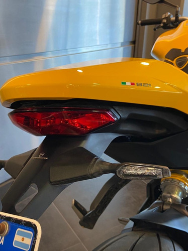 Monster 821 Amarillo Con Accesorios