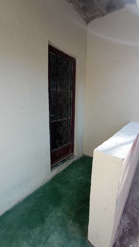 Casa De 5 Comodos 1 Banheiro Com Area