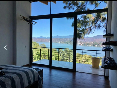 Excepcional Casa En Venta En Avándaro, Con Vista Al Lago.