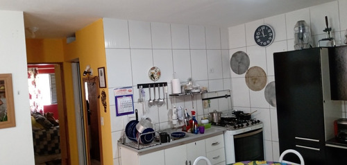 Imagem 2 de 10 de Casas Com 2 Quartos Sala Cozinha Banheiro Área De Serviço