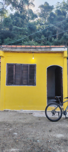 Casa Adoçada 3 Cómodos 2 Banheiros Excelente Oportunidade!!
