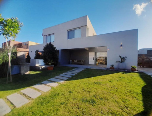 Venta Casa 3 Ambientes Con Quincho  - Barrio Dique Luján, Tigre