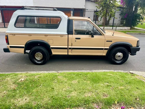 Mazda B2000 2.0 B2000