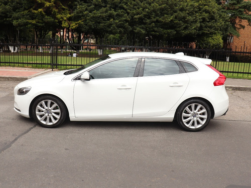 Imagen 5 de 25 de Volvo V40 T4 Kinetic At 1.6 Turbo 2015-blanco-placa 6 Bogotá