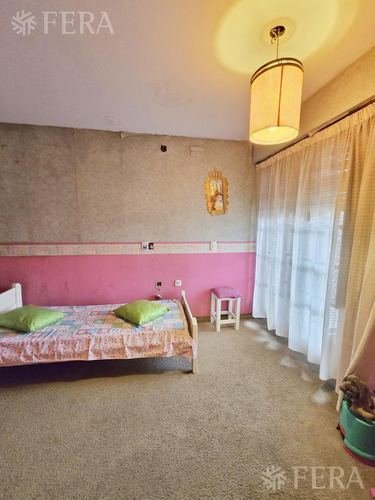 Venta Casa 5 Ambientes Con Cochera Y Jardín En Wilde