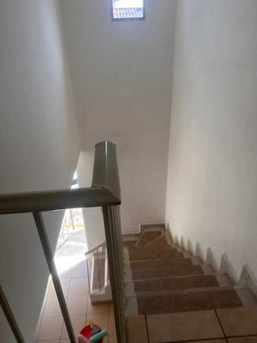 Excelente Casa En Los Arcos De 3 Recamaras R.a