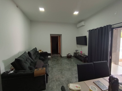 Casa Com Piscina E 3 Dormitórios