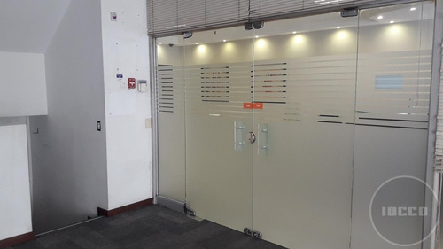 Local Y Oficinas Con Mejoras - En Ciudad Vieja Desarrollado En 3 Plantas