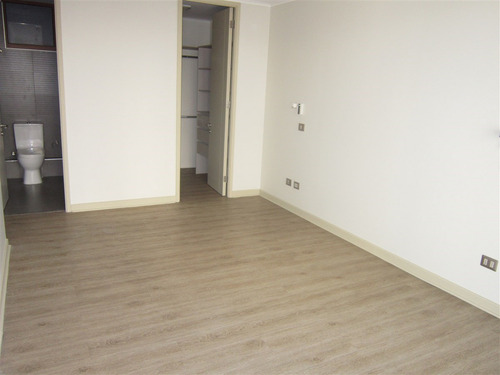 Departamento En Arriendo De 2 Dorm. En Las Condes