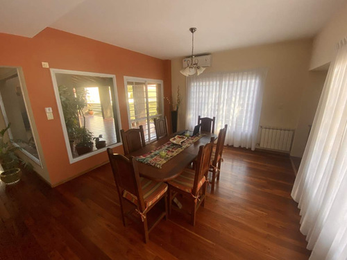 Imagen 5 de 23 de Casa En Venta De 4 Dormitorio Jardines Del Jockey