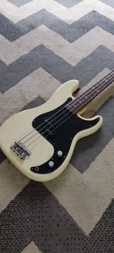 Baixo Fender American Special Precision Bass | MercadoLivre