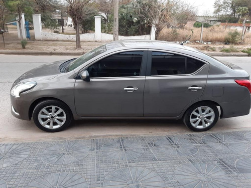 Nissan Versa 1.6 Exclusive At 2017
