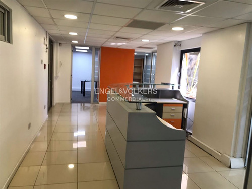 Arriendo Amplisima Oficina Amoblada En Edificio Boutique