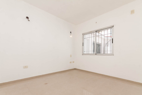 Depto. Tipo Casa 3 Amb. En Lanús Centro