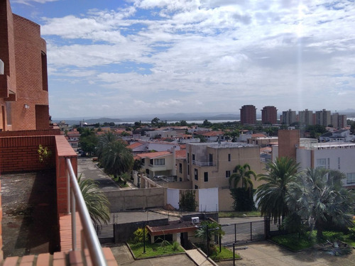 Imagen 22 de 22 de Pent-house En Venta En Urb. Arivana, Conj. Res. Kamila Suites