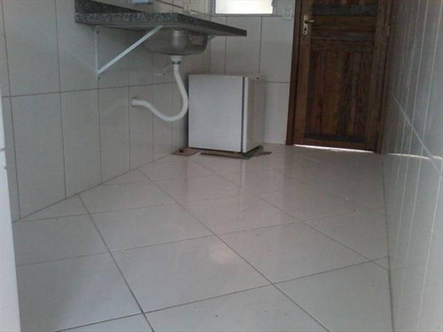 Imagem 25 de 30 de Imóvel Novo Tipo Casa Térrea Em Condominio Fechado Com Excelente Acabamento Com Azulejo Até O Teto Tanto Na Cozinha Como No Banheiro E Moldura De Gesso Nestes Dois Ambientes Janela De Alumínio Cor B