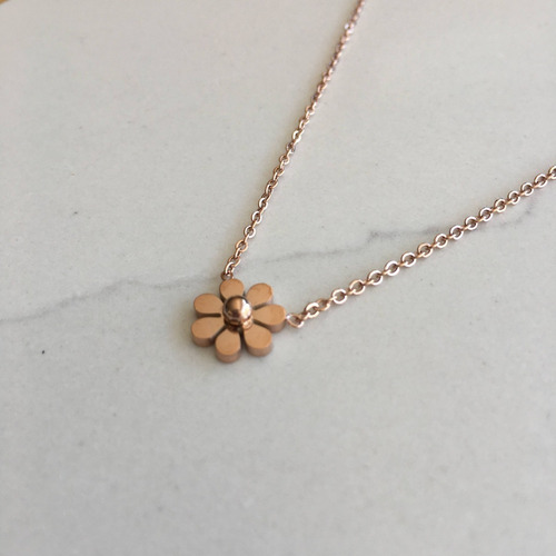 Cadenita Dorada Con Dije Flor - Misia Joyas