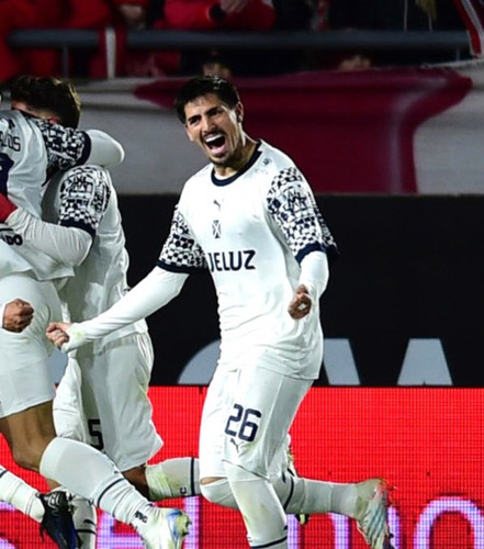 Independiente Puma Alterna 2024 Talle M #26 Kevin Lomónaco