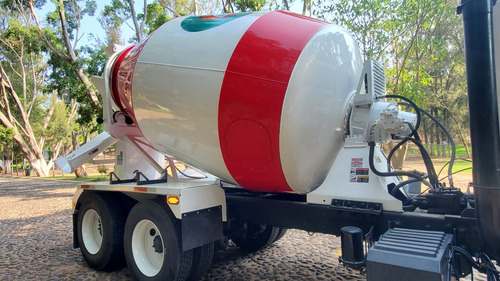 Camion Revolvedor De Concreto International 2005 8 Mts 3