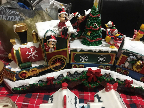 Tren Navideño Mickey Mouse Musical Y Luces (Usado)