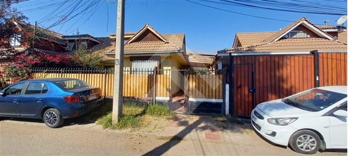 Casa En Venta De 3 Dorm. En Peñalolén