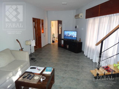 Casa Alquiler O Venta Santa Genoveva, 3 Dormitorios, 3 Baños, Quincho-garaje Y Jardín
