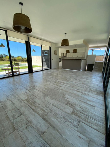 Casa Quinta 4 Ambientes Con Pileta En Barrancas De San Benito Country Club