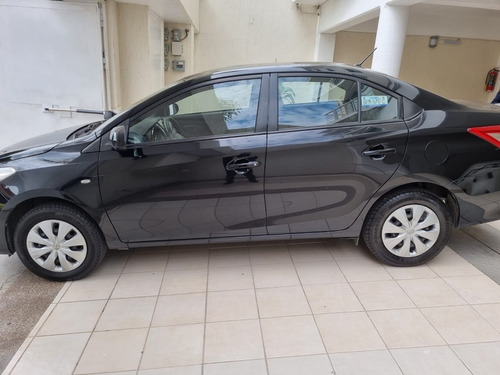 Imagen 2 de 11 de Yaris Sedan 2017 Automatico