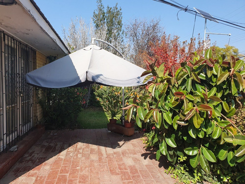 Imagen 4 de 13 de Excelente Casa Para Remodelar En Vitacura