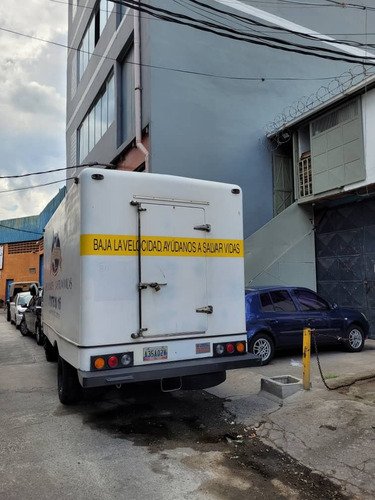 A Tan Solo 5 Minutos De Las Mercedes. Venta De Galpon Industrial En La Zona Industrial La Naya, Baruta, 980 Mts. Para Desarrollar Cualquier Industria. Cuenta Con Una Cava De Refrigeracion De 28 Mts