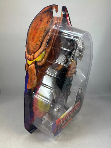 Predator -the Ultimate Alien Hunter... Cracked Tusk * *