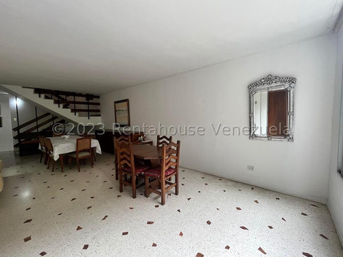 Carlos Hernández Vende Casa En San Román 23-30923 Yf