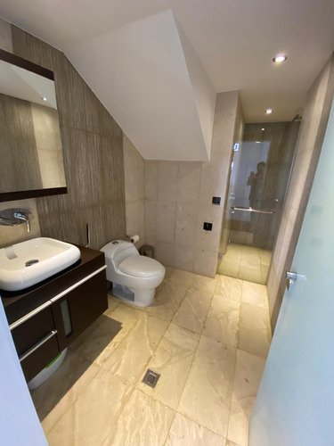 Imagen 9 de 15 de Se Vende Casa 465m2 4h+s/3.5b+s/2p Oripoto 1482