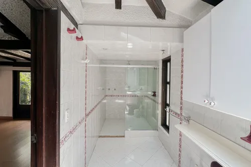 Casa En Venta En Niza. Cod V7417
