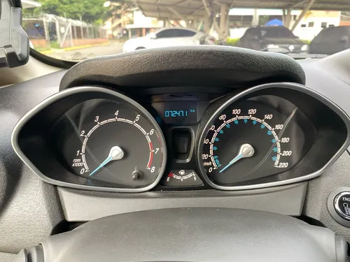 Ford Fiesta 1.6 Titanium Mt