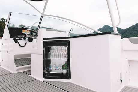 Catamarã Garnet Offshore 270dc