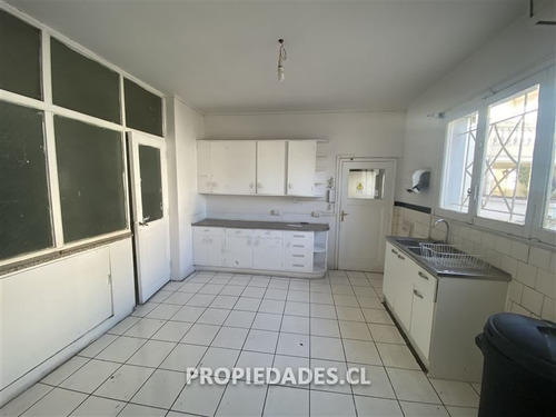Imagen 18 de 27 de Casa En Venta De 5 Dorm. En Providencia Bilbao/amapolas