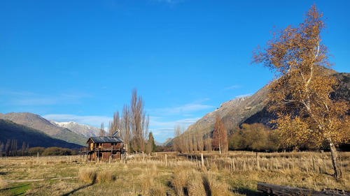 Chacra De 10 Hectáreas Con Arroyo Permanente Y Cabaña A Restaurar. El Hoyo Chubut.