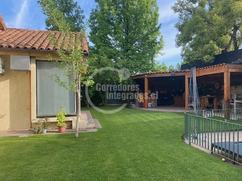 Casa En Venta De 6 Dorm. En Las Condes