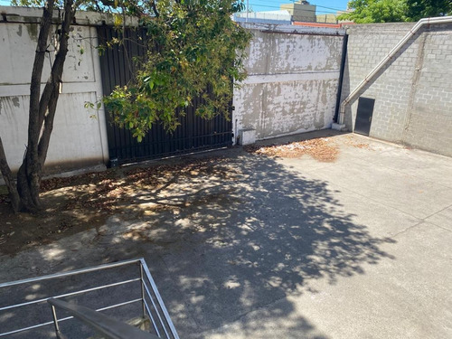 Imagen 2 de 5 de Importante Inmueble Industrial Con 70mts De Frente Sobre La Av. San Martin En La Localidad De La Tablada.