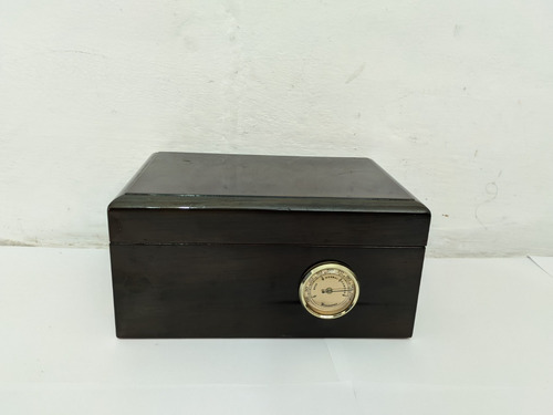 Imagen 1 de 3 de Humidor Para Tabacos, De Cedro, Con Higrometro