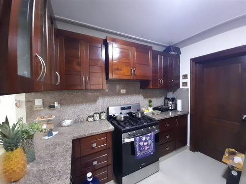 Casa Con Patio Y Cuarto De Servicio En Valle Verde Li