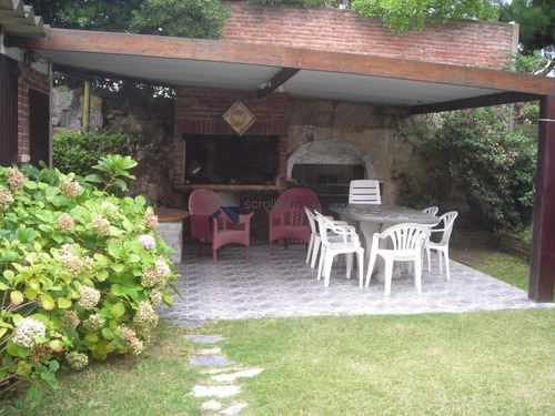 Casa En Venta Brava 3 Dormitorios- Ref: 372