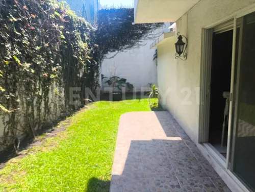 Venta De Casa Residencial El Fraccionamiento Burgos