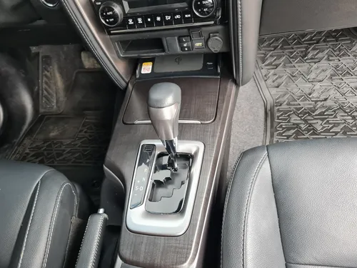 Toyota Fortuner SRV 2.4cc Diesel 4X2 AT AA